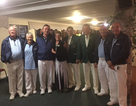 Executive Mayor Nicolette Botha-Guthrie (pictured centre) flanked by the Executive Committee members of Bowls South Africa and Tournament Committee Members of Hermanus Bowls Club.